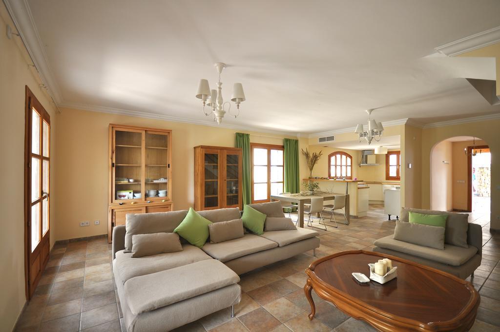 Houm Villa Cala Pi كالا بي الغرفة الصورة