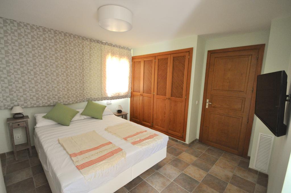 Houm Villa Cala Pi كالا بي الغرفة الصورة